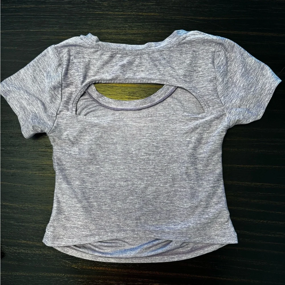 LOT (13 pieces) of running/workout clothes. - Picture 11 of 16